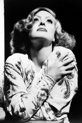 JOAN CRAWFORD 24X36 POSTER DRAMATIC ARMS FOLDED POSE JOAN CRAWFORD 24X36 POSTER DRAMATIC ARMS FOLDED POSE