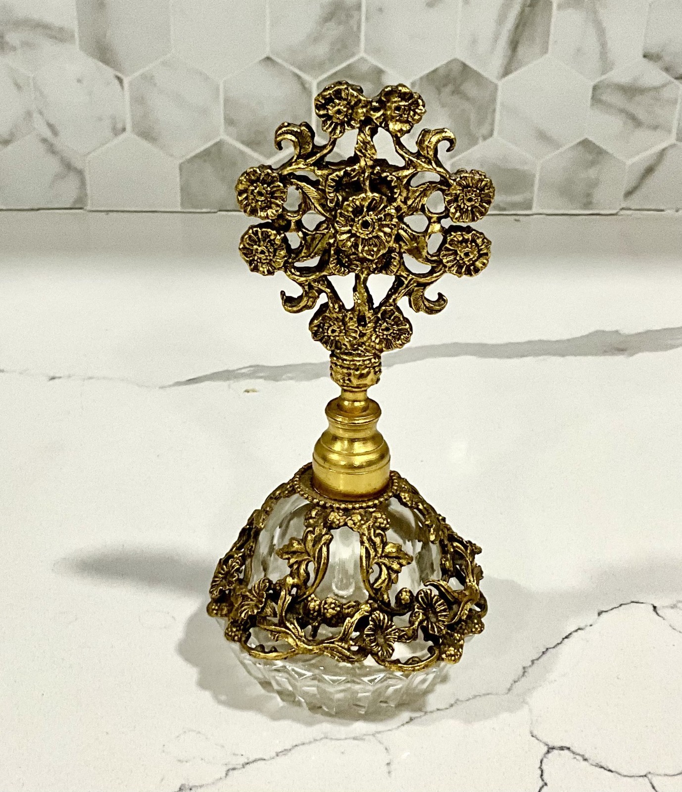 Vintage Hollywood Regency Gold Filigree Crystal Perfume Bottle Screw Top Dauber Vintage Hollywood Regency Gold Filigree Crystal Perfume Bottle Screw Top Dauber