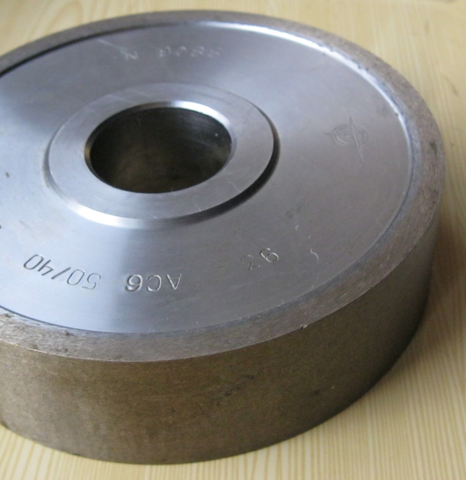 DIAMOND GRINDING WHEEL metal bond  D 5 x 1,26x 1,26 \