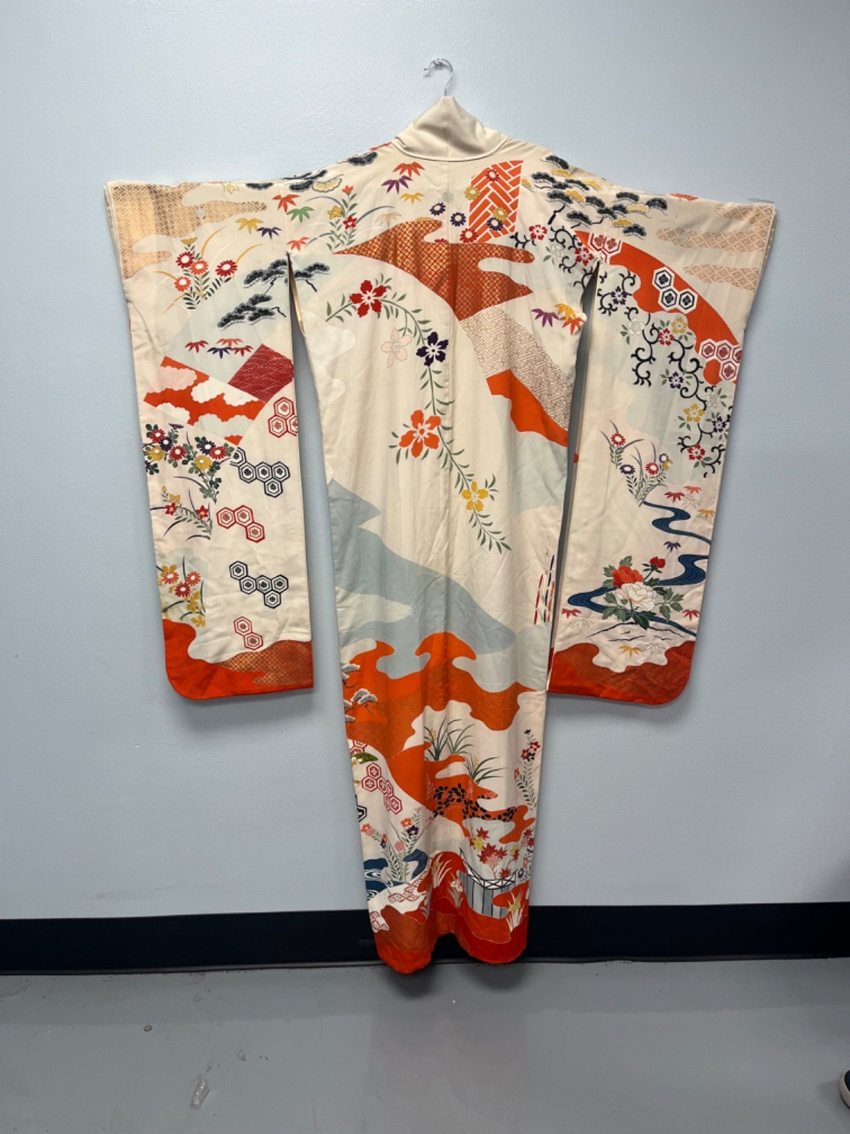 Authentic Kimono Orange Floral Geometric Belted Japanese Art Silk Textile Luxury Authentic Kimono Orange Floral Geometric Belted Japanese Art Silk Textile Luxury