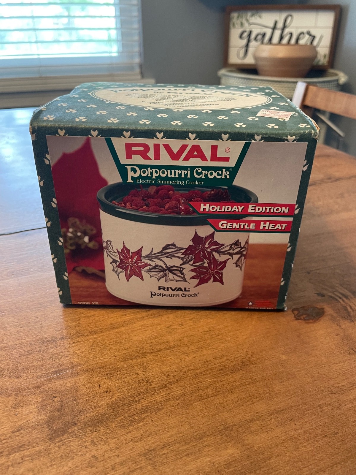 vintage rival potpourri croc holiday edition with poinsettias NEW IN BOX