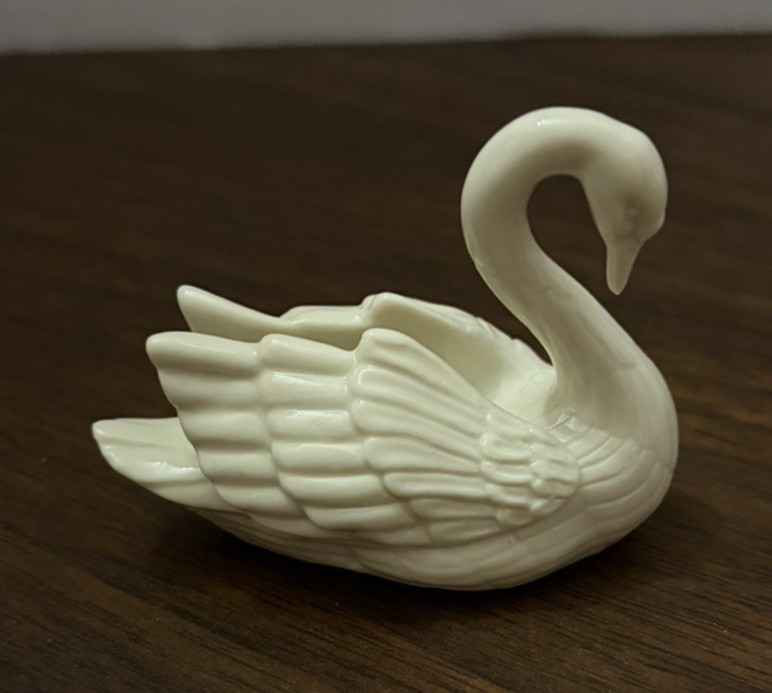 Vintage Lenox Porcelain Swan Place Card Holder/Cake Topper Ivory Vintage Lenox Porcelain Swan Place Card Holder/Cake Topper Ivory