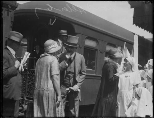 Lord Allenby talking to a woman when arriving at Central Stati - 1930s Old Photo