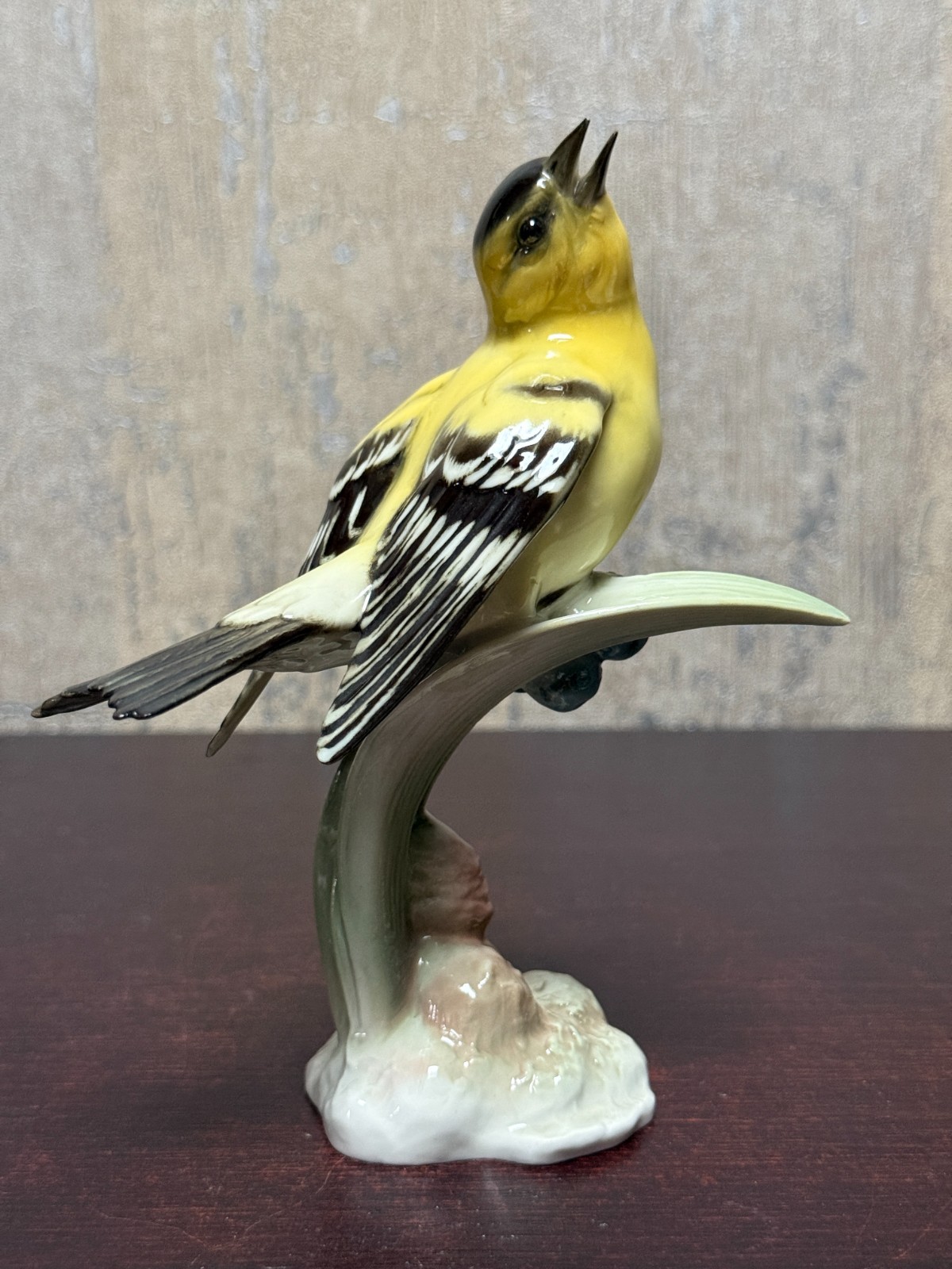 Vtg Hutschenreuther Germany Porcelain Goldfinch Bird Figurine Hand Painted 6.5\
