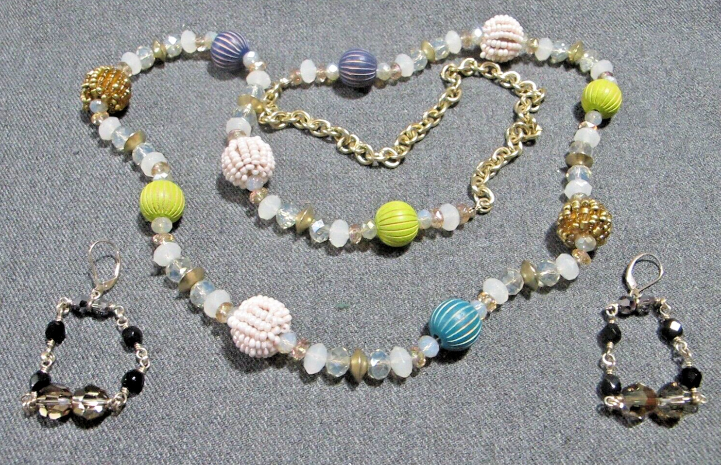 Vintage color plastic goldtone metal beaded necklace + crystals pierced earrings