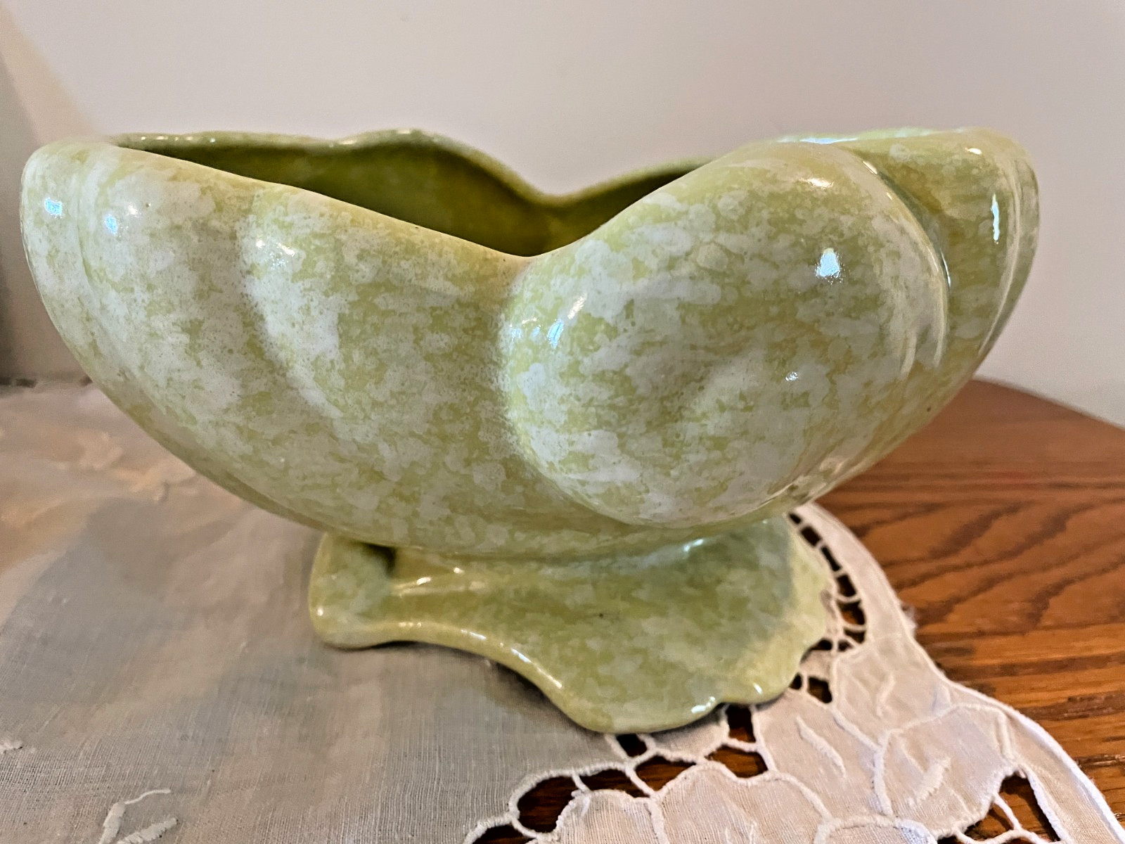Shawnee Pottery  Lime Green #2005 4 1/2\
