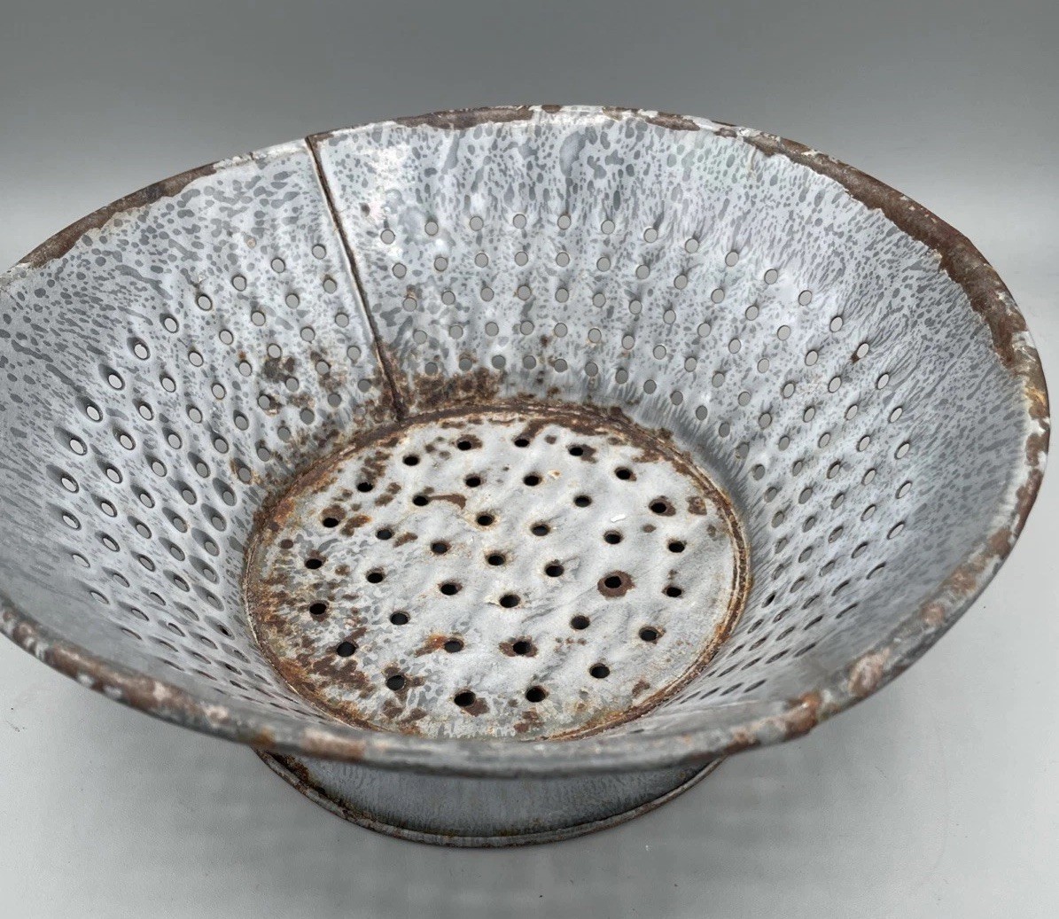 Vintage Farmhouse Charm: Mottled Gray Graniteware Colander
