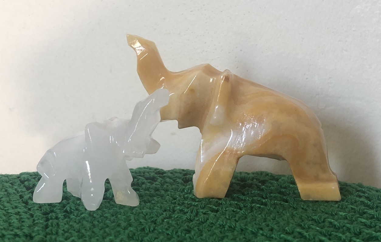 Vtg Set of 2 Miniature Hand Carved Marbled Onyx Stone Mini Elephant Figurines