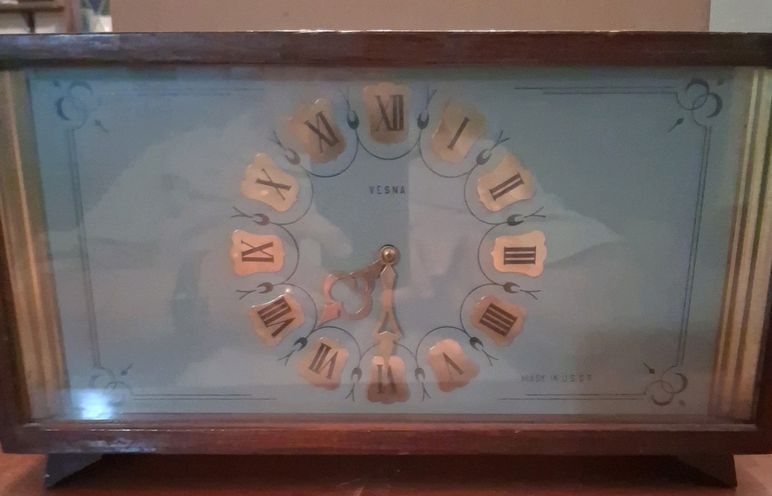 Soviet vintage mechanical mantel clock Vesna  Original. USSR. does not work.