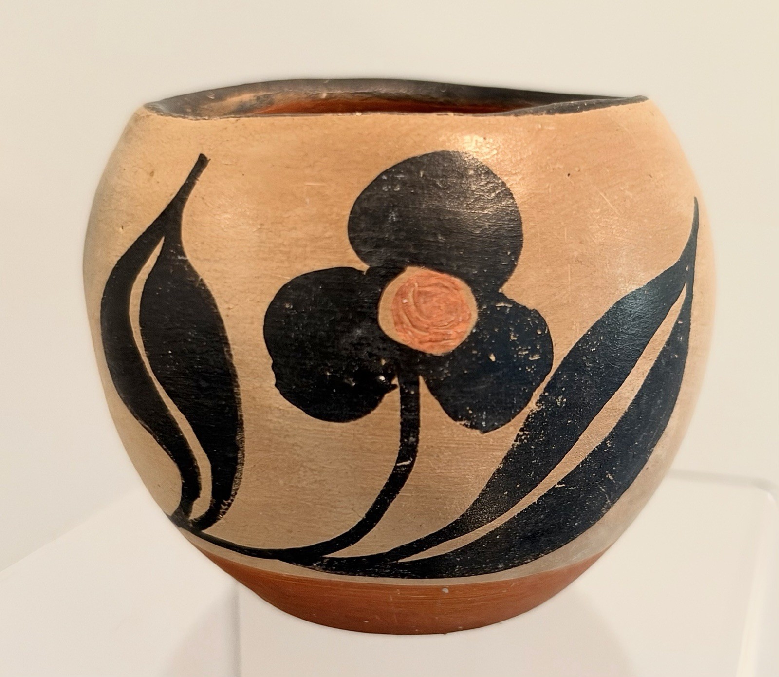 Vintage Kewa (Santo Domingo) Pueblo pot, unsigned