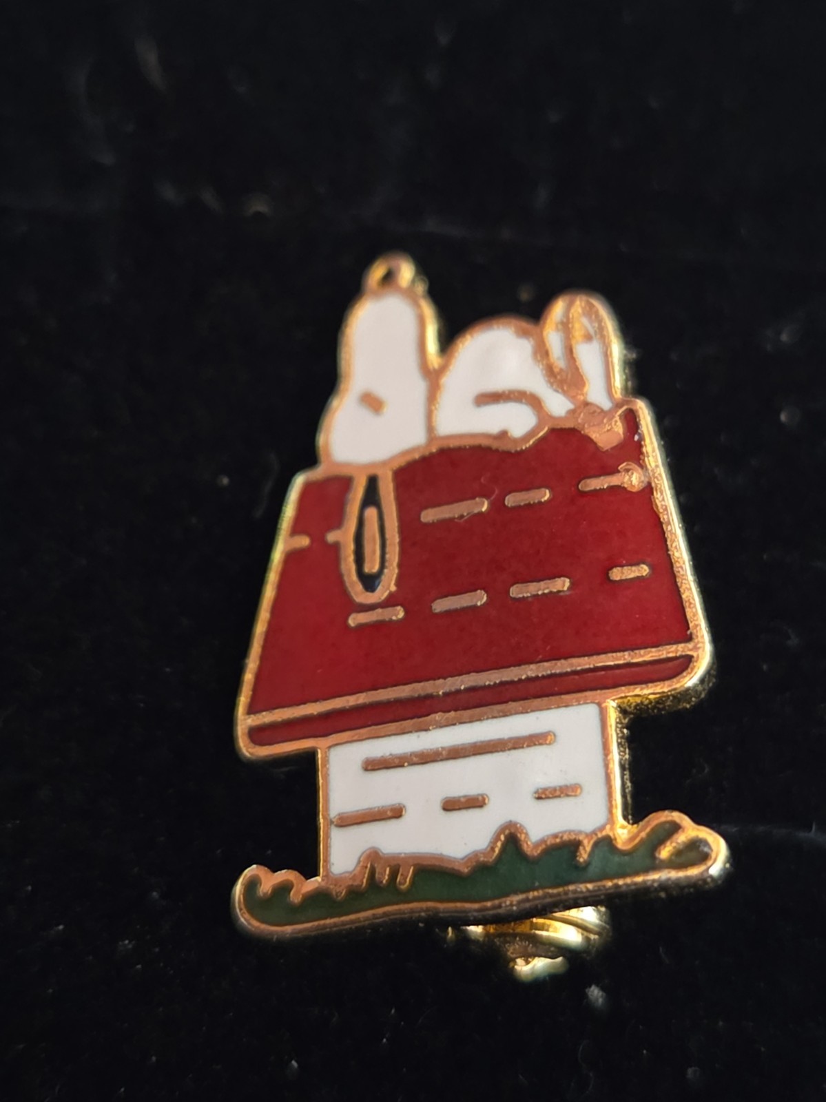 Vintage Peanuts Snoopy Doghouse Lapel Pin Vintage Peanuts Snoopy Doghouse Lapel Pin