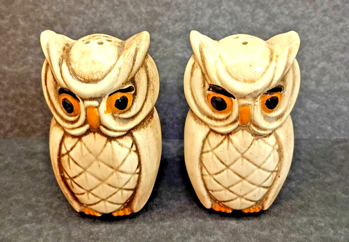 Vintage Ceramic Owls Salt & Pepper Shakers With Stoppers Each Owl Is 2 Sided Vintage Ceramic Owls Salt & Pepper Shakers With Stoppers Each Owl Is 2 Sided