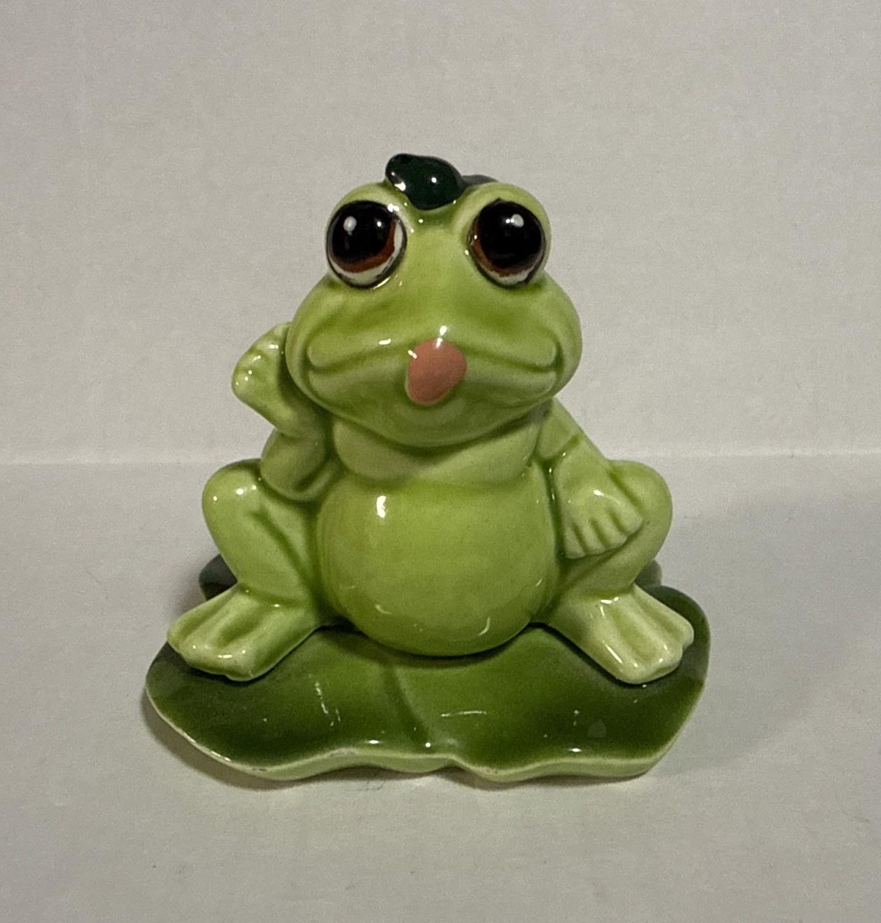 Lefton Green Anthropomorphic Frog on Lily Pad Tongue Out Attitude Geo Z 1988 Lefton Green Anthropomorphic Frog on Lily Pad Tongue Out Attitude Geo Z 1988