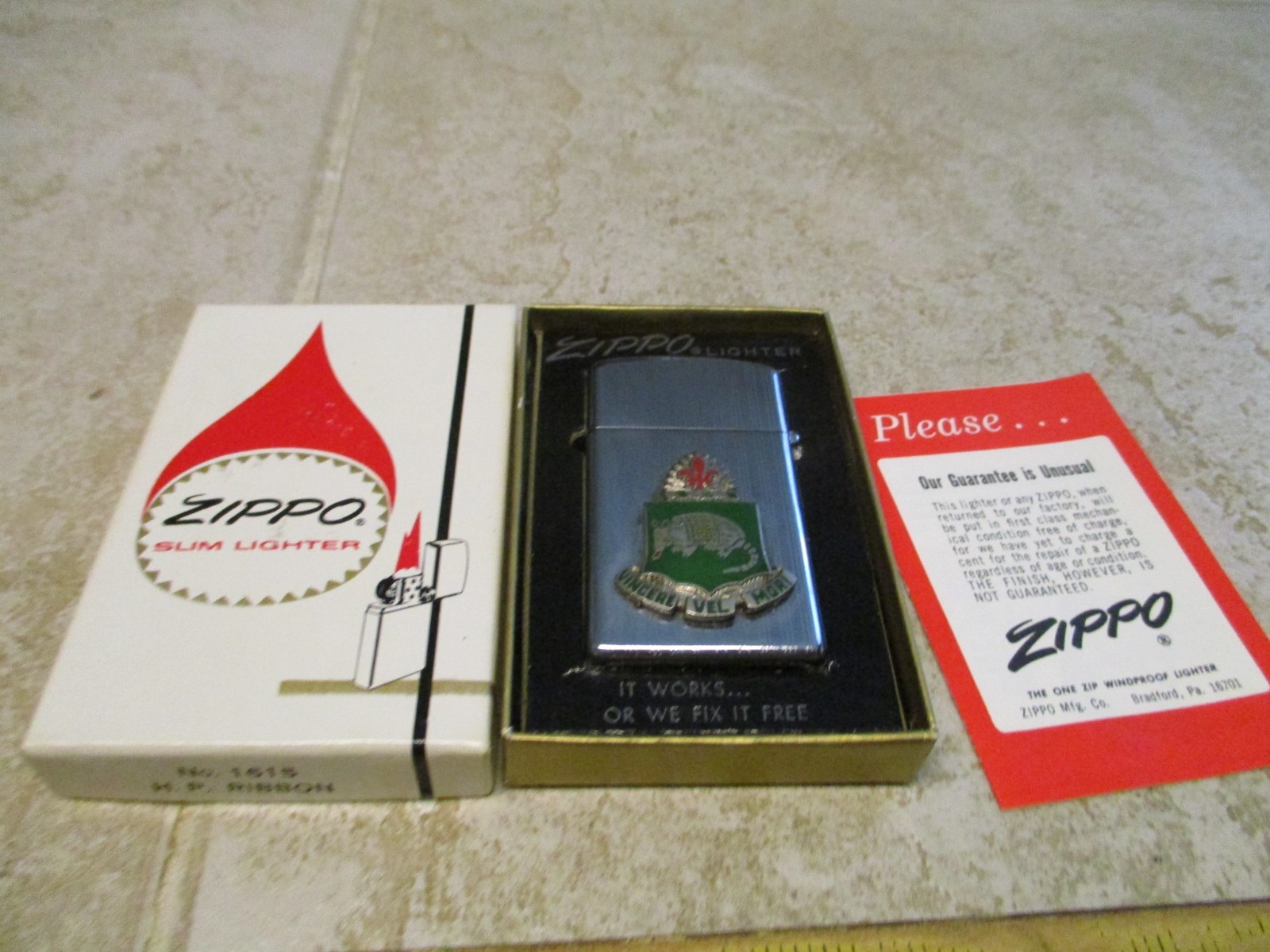 VTG 1974 US ARMY 35th Armor vincere vel mon Insignia ZIPPO LIGHTER NOS Military
