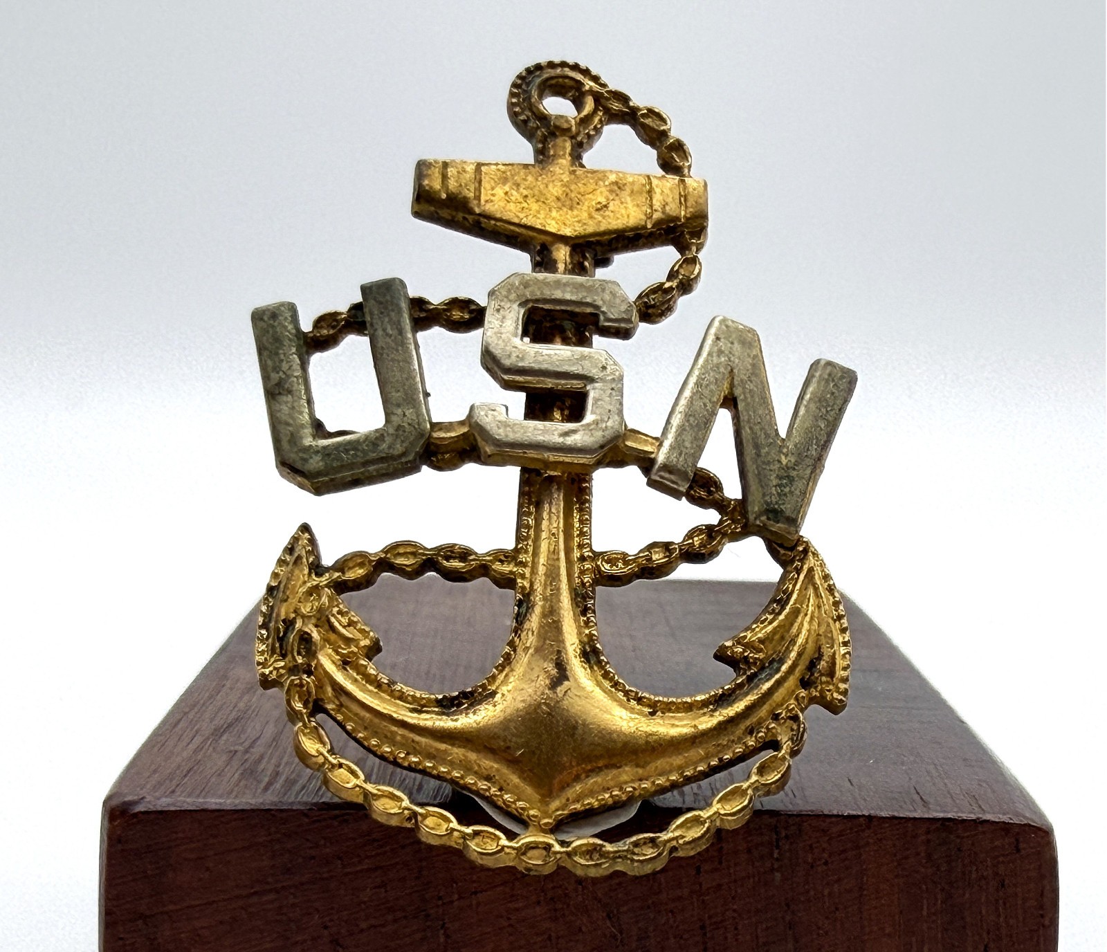 Vintage US Navy CPO Cap Device Gemsco Acid Test Fouled Anchor USN WWII Insignia Vintage US Navy CPO Cap Device Gemsco Acid Test Fouled Anchor USN WWII Insignia