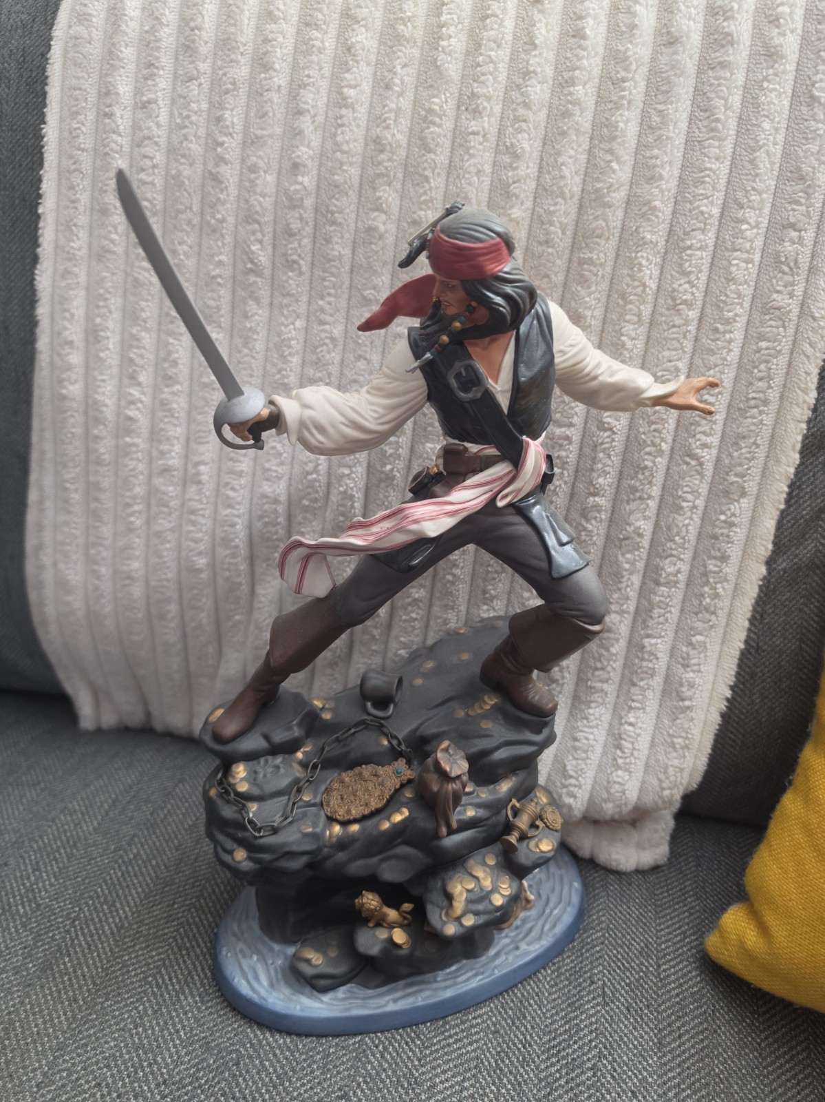 WDCC Disney Captain Jack Sparrow Swashbuckling Scoundrel Statue