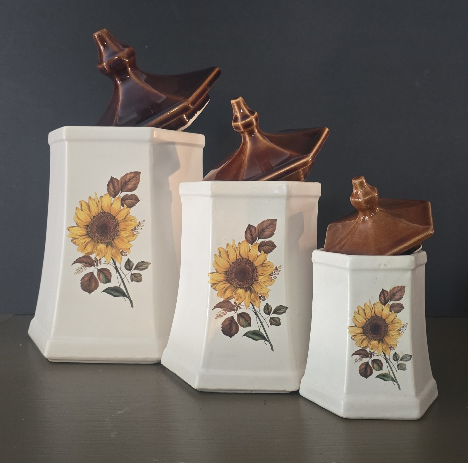 Vintage McCoy Sunflower Canister 3 Pc Set # 208-S, 208-M, 208-L Exc Cond Used Vintage McCoy Sunflower Canister 3 Pc Set # 208-S, 208-M, 208-L Exc Cond Used