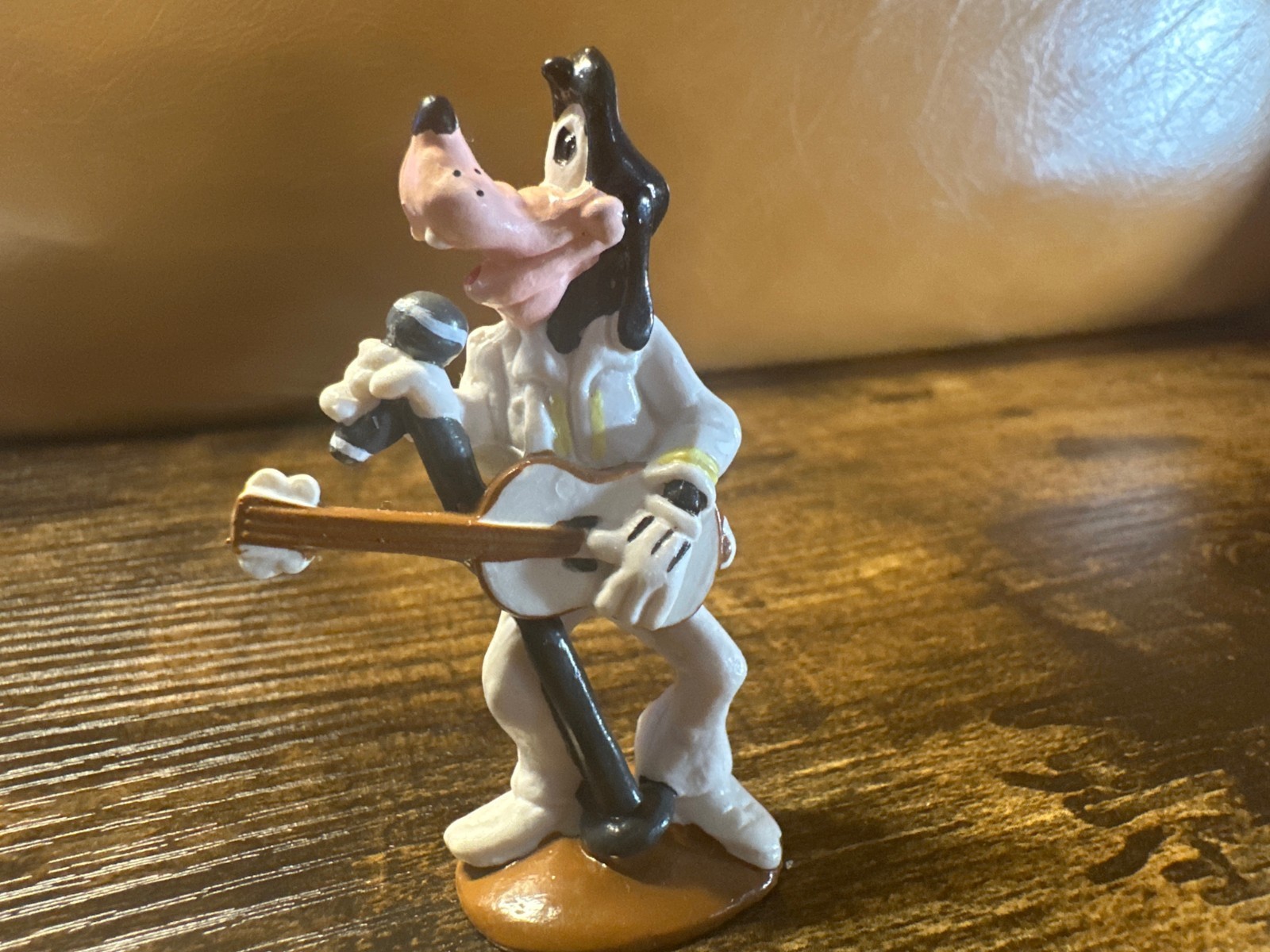 Vintage Disney Applause Goofy Elvis Musician Figurine – Guitar & Microphone