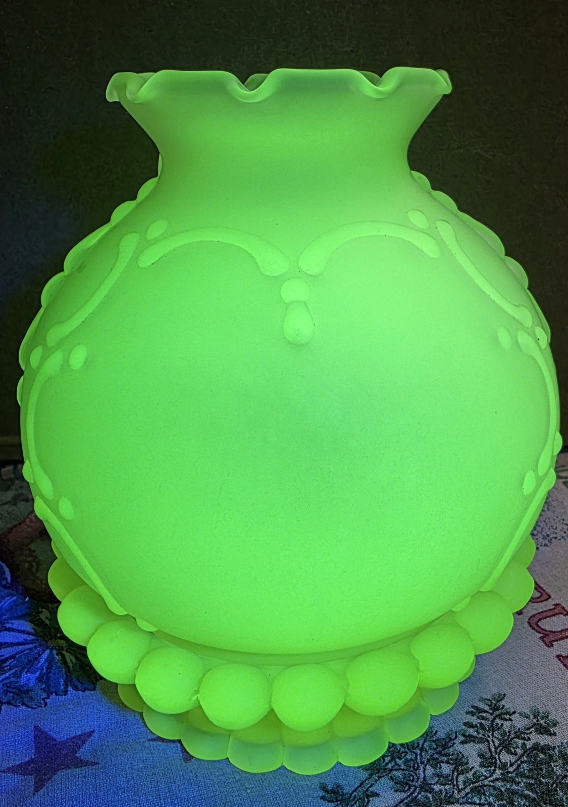 Vintage Fenton Persian Medallion custard uranium glass fairy lamp Vintage Fenton Persian Medallion custard uranium glass fairy lamp