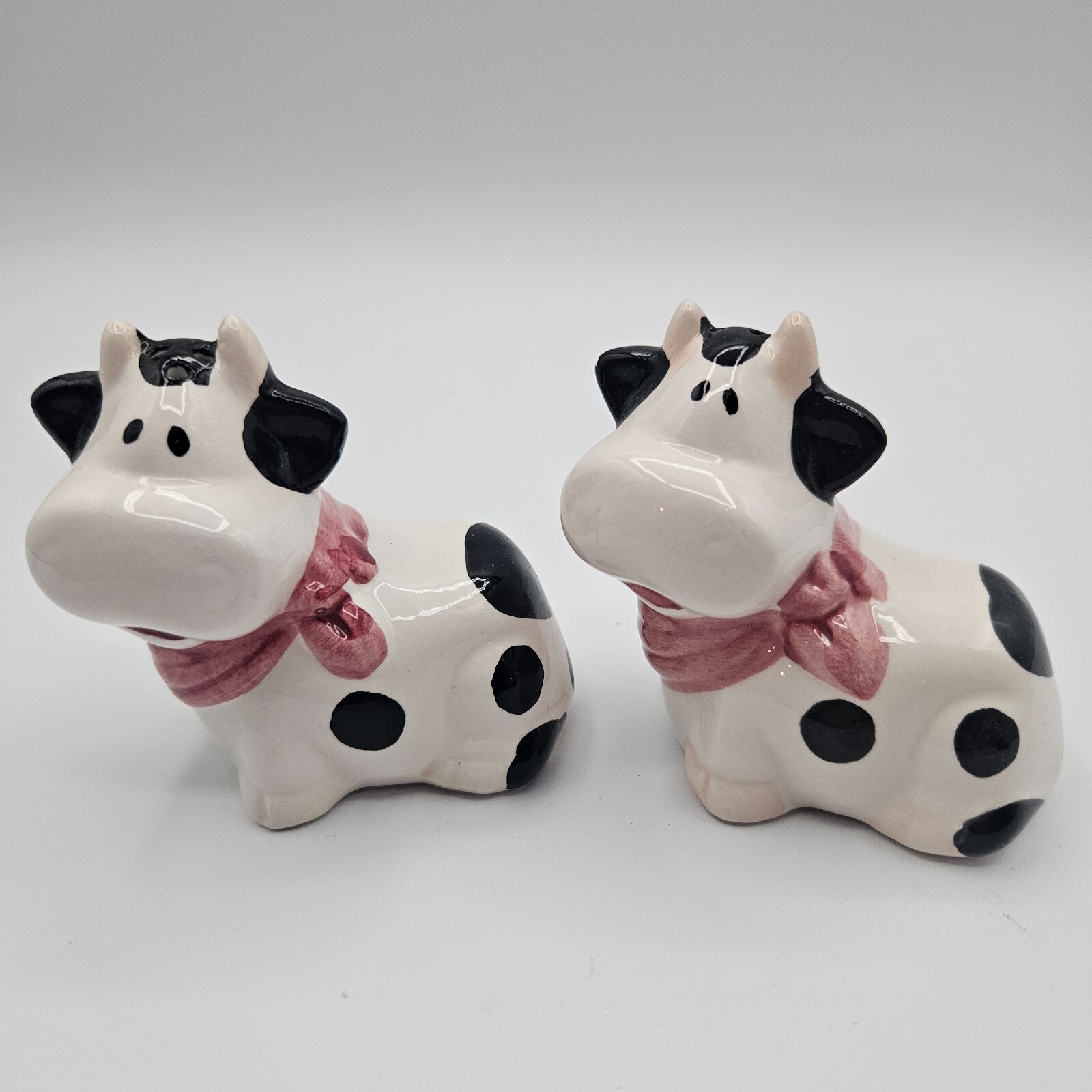 Vintage Ceramic Cow Salt & Pepper Shakers Set Farmhouse Black White Pink Scarf