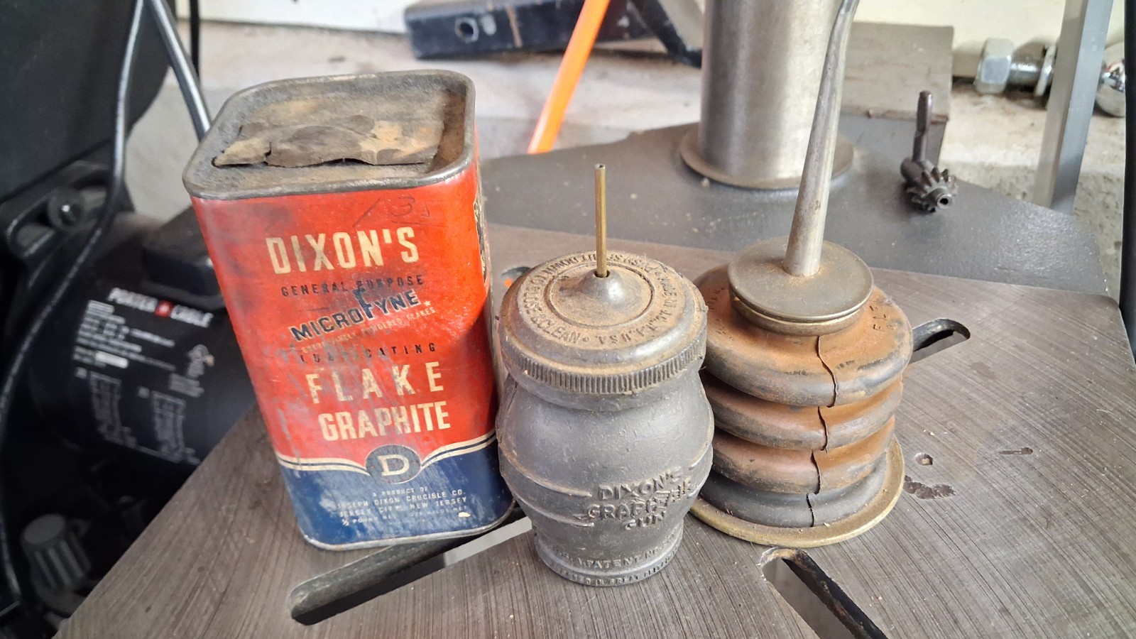 Vintage Dixon\'s MicroFyne Flake Graphite Tin, Instructions, and Dixon Applicator