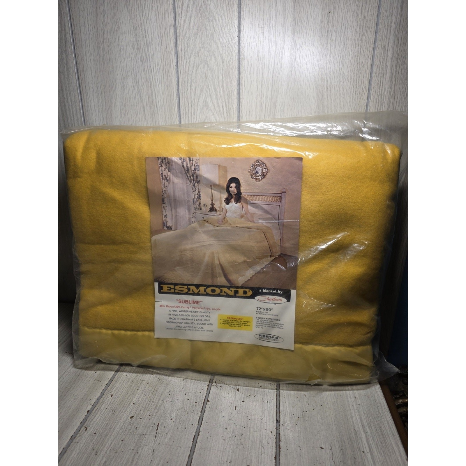 Vintage 70s Chatham Esmond Sublime Blanket Yellow Fiber Woven Satin Trim 72x90