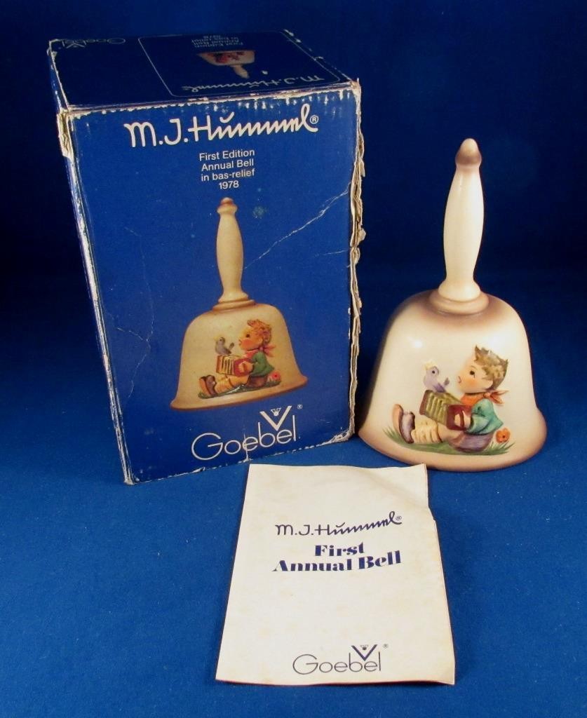 MJ / M J / M I Hummel 1978 GOEBEL® 1st Edition Annual LET\'S SING Bell #700 & Box