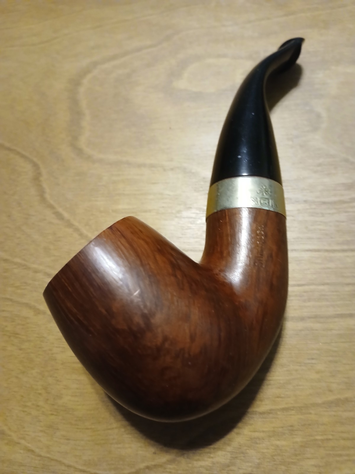 Peterson Shamrock 9bc Pipe With Made In Ireland In Circle Form