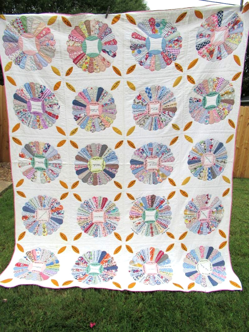 VTG 1940'S HANDMADE 77x93 DRESDEN PLATE SIGNATURE COTTON FEED SACK FABRIC QUILT