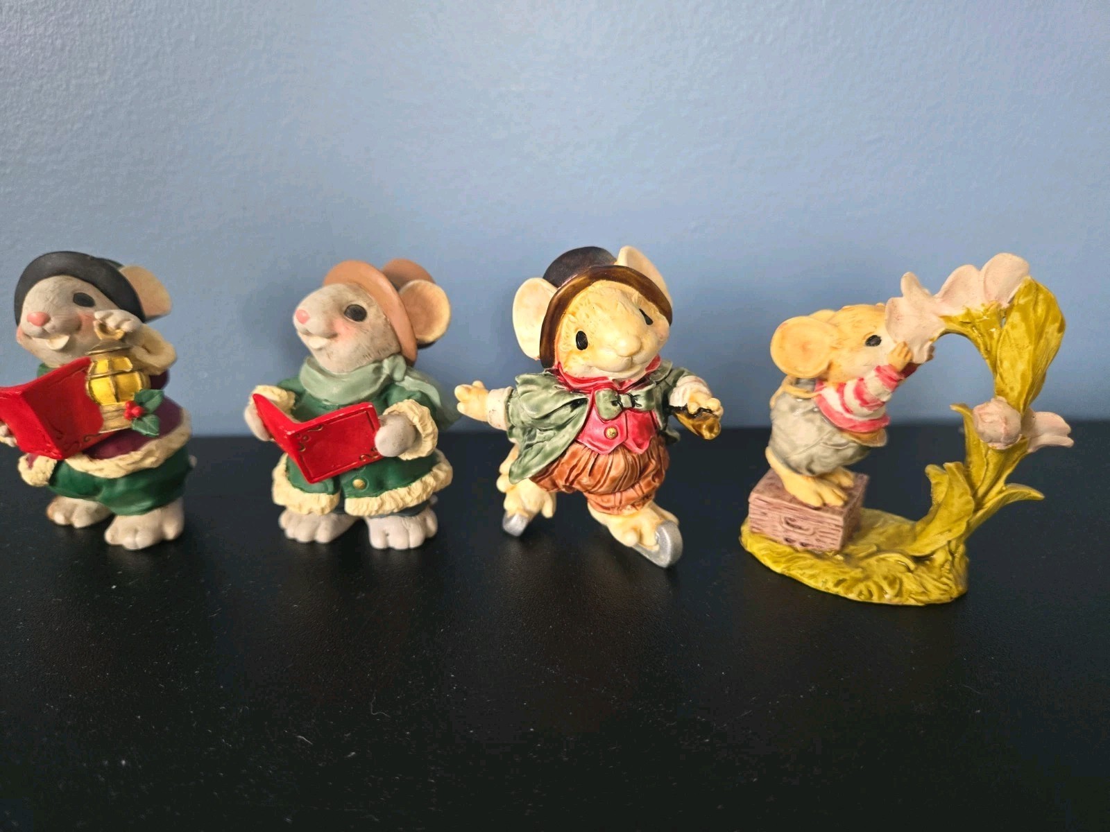 Lot of 4 Mouse Figurines – Reading, Caroling, Skating Ganz $ Mouse Kins