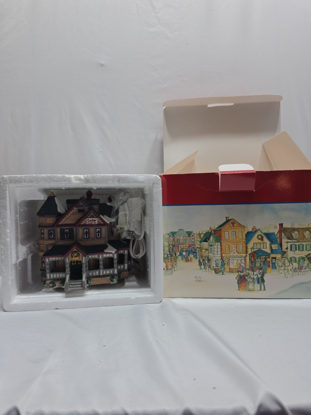 1998 LEMAX Caddington Village \'CEDAR CREEK INN\ 1998 LEMAX Caddington Village \'CEDAR CREEK INN\