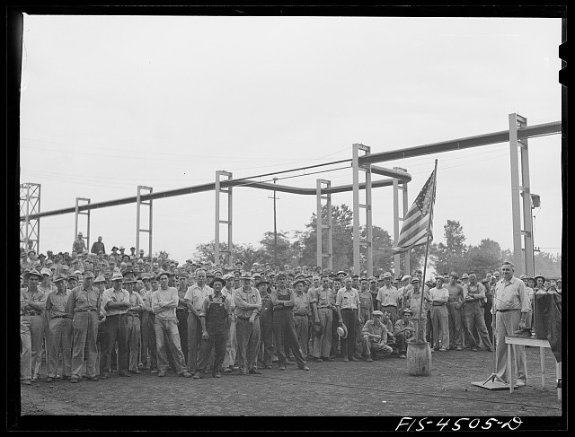 Photo:Wilson Dam Alabama TVA Safety Meeting Workers 1942 June Flag Crowd