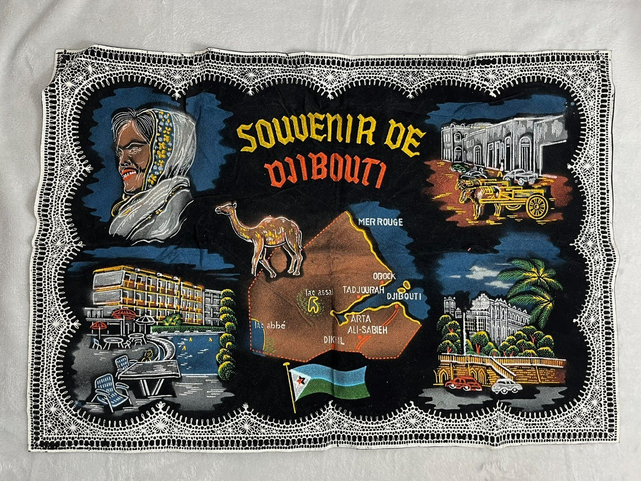 SOUVENIR DE DJIBOUTI - SOUTH AFRICA - HAND PAINTED VELVET SOUVENIR PICTURE VTG