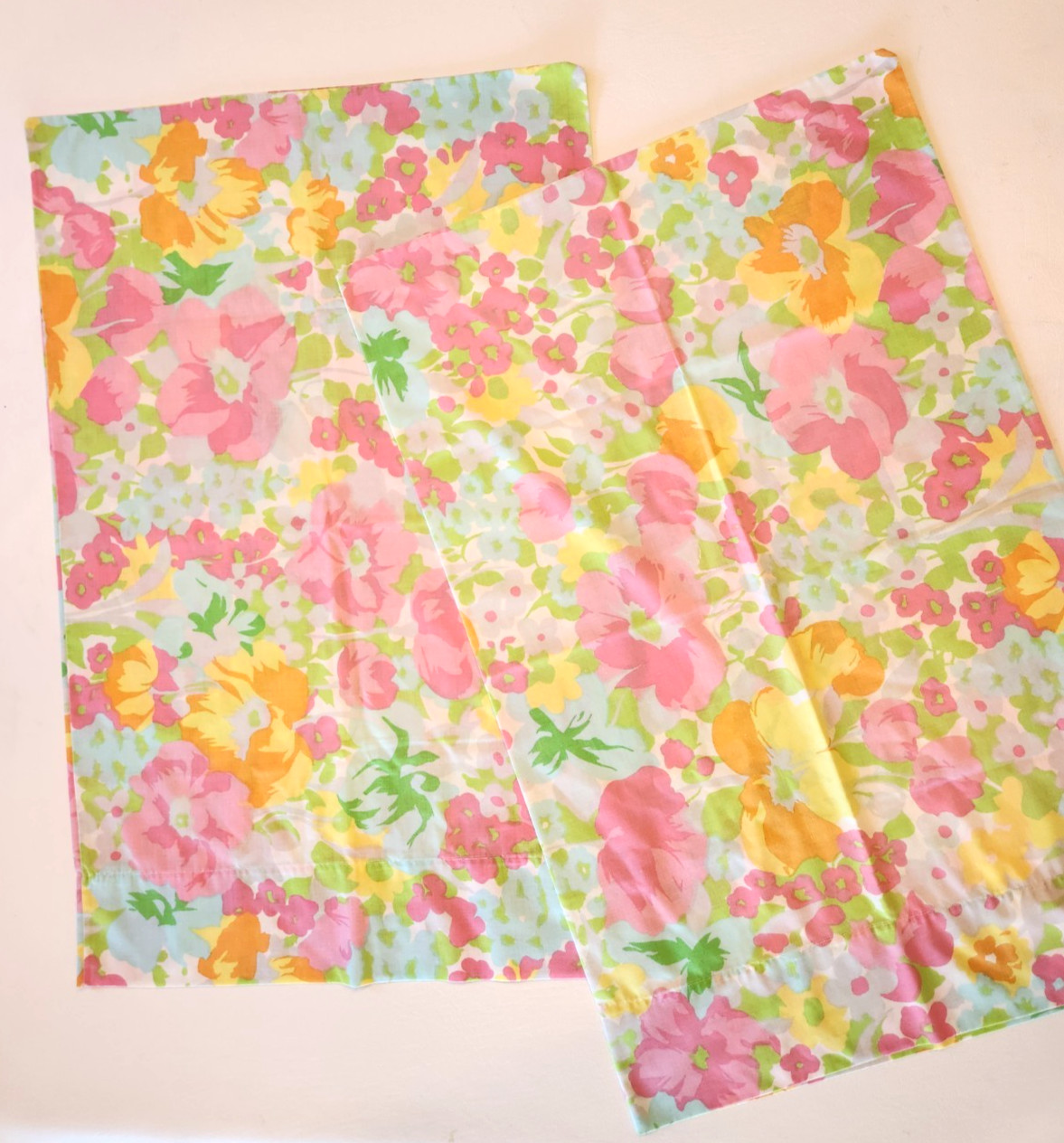 Pristine Set (2) Vintage Pillowcases Pink Flowers 70\'s 80\'s Burlington Gold Star