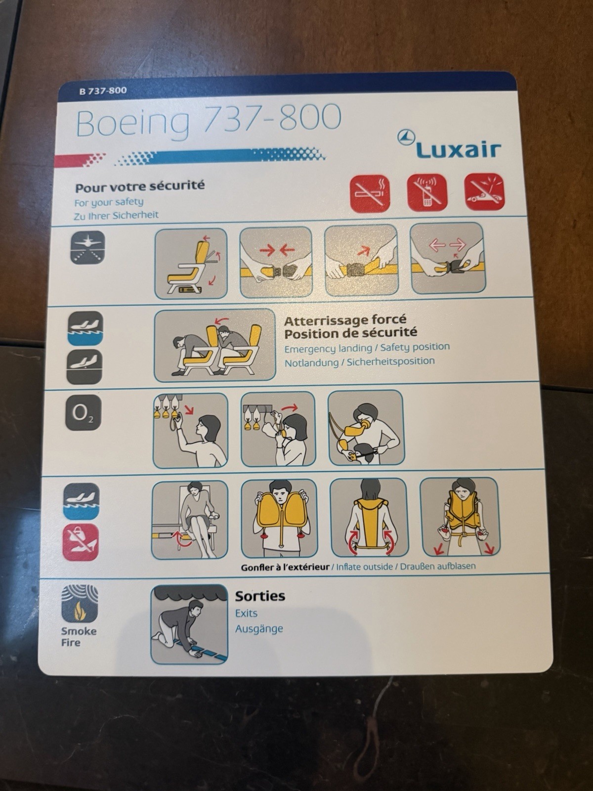 Luxair B 737-800 Safety Instruction Card