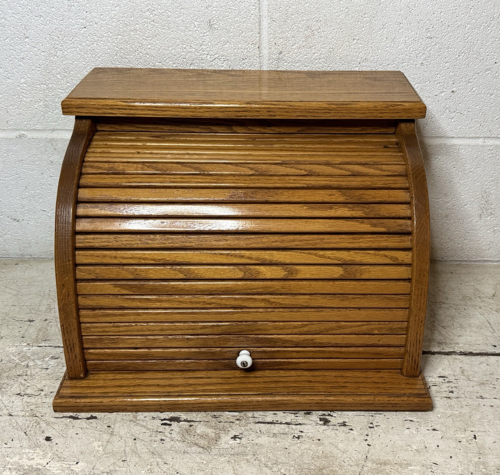 VTG Wooden Oak Wood Roll Top Bread Box Porcelin  Handle Farmhouse Country Granny