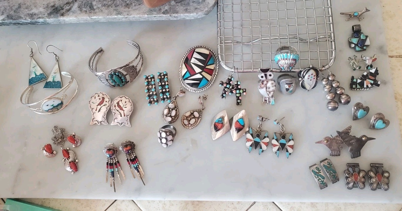 Native American 259g Jewelry lot Zuni Navajo wearable, sellable,vintage,older Native American 259g Jewelry lot Zuni Navajo wearable, sellable,vintage,older