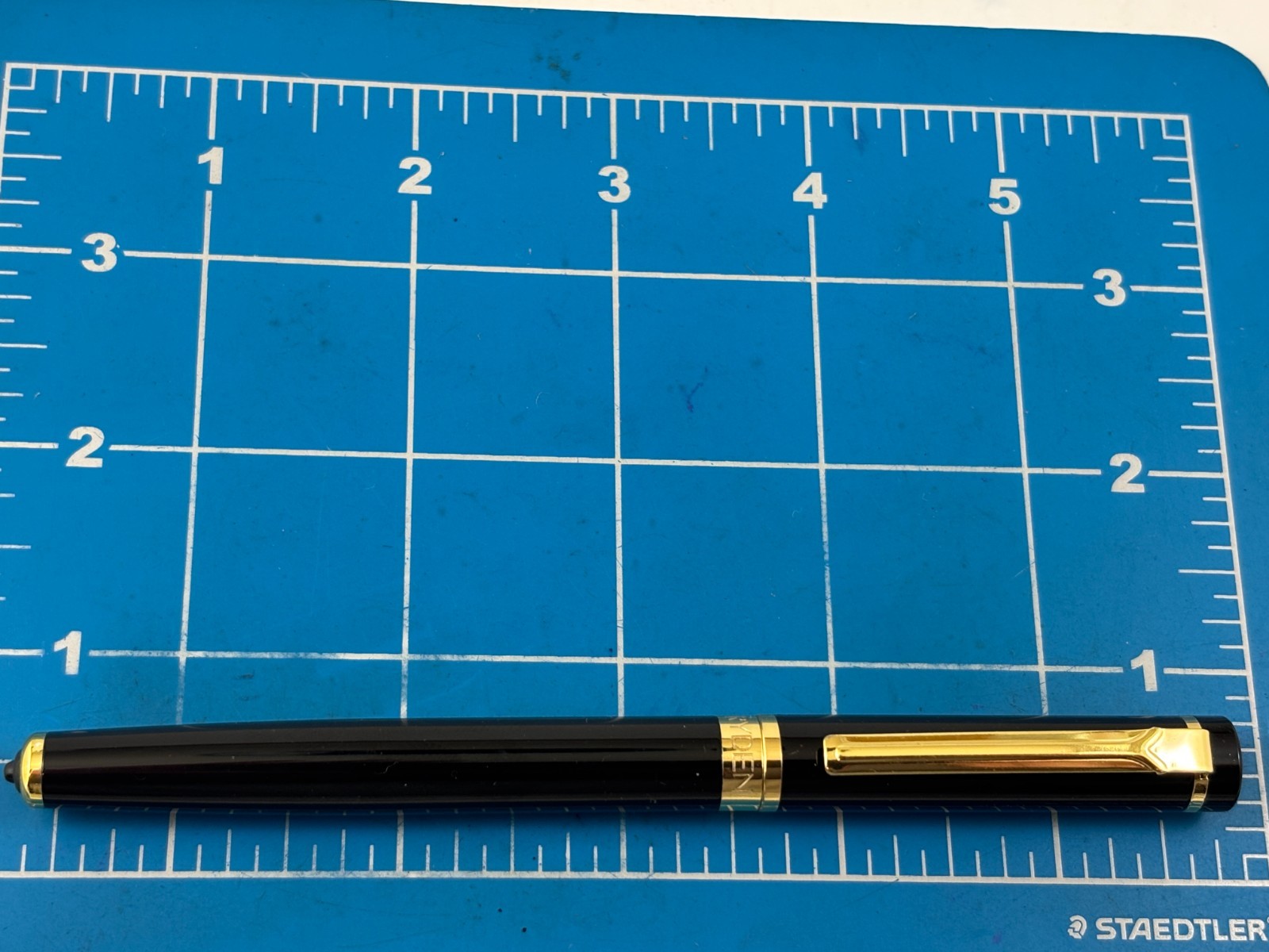 Judd's Very Nice Dryden Black Fountain Pen w/Fine Nib