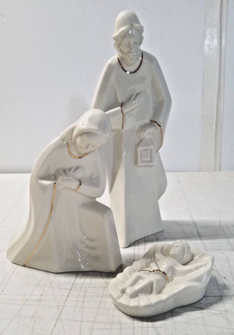Mikasa Holy Night Nativity Set 3 Pc Joseph Mary and Jesus Ivory Gold w Box 5007