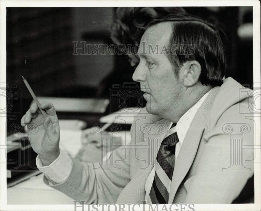 1971 Press Photo Allen Robinson during TDA meeting - lrb30985