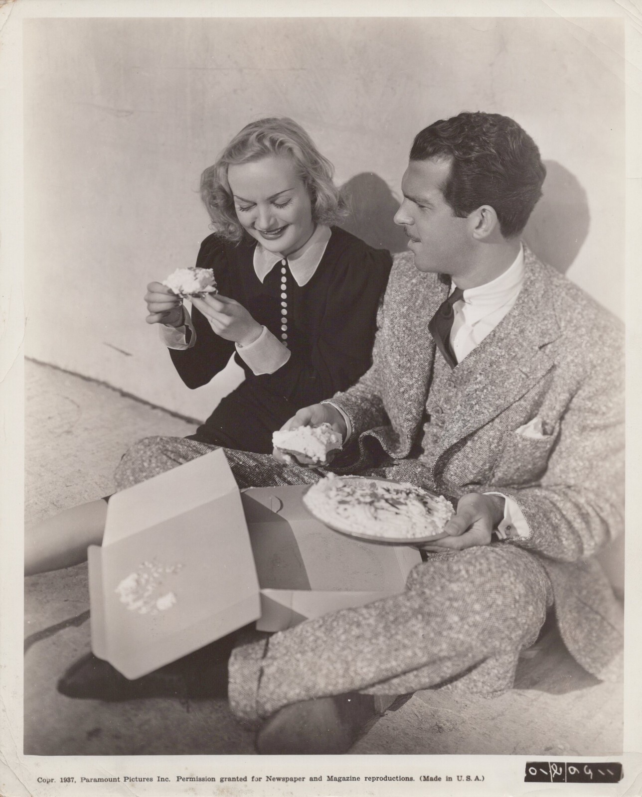 1937 HOLLYWOOD CAROLE LOMBARD + FRED MacMURRAY BEHIND SCENES ORIG Photo C20