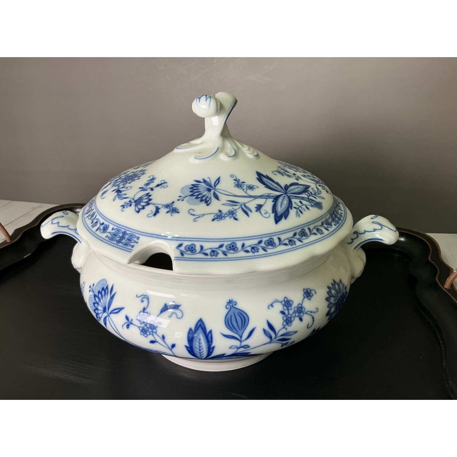 SMCS Tirschenreuth Bavaria Blue Onion Soup Tureen with Lid Zwiebelmuster Germany SMCS Tirschenreuth Bavaria Blue Onion Soup Tureen with Lid Zwiebelmuster Germany
