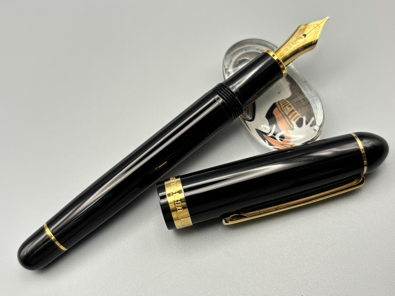 Vintage Platinum #3776 Century Fountain Pen Black 14K Broad Nib from japan