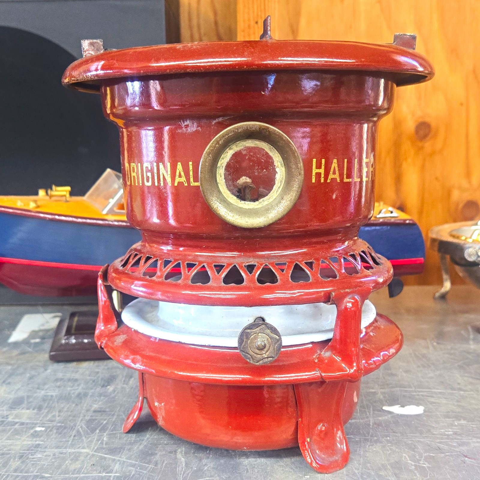 Original Halle Original Halle Kerosene/Paraffin Portable Red Enamel Stove