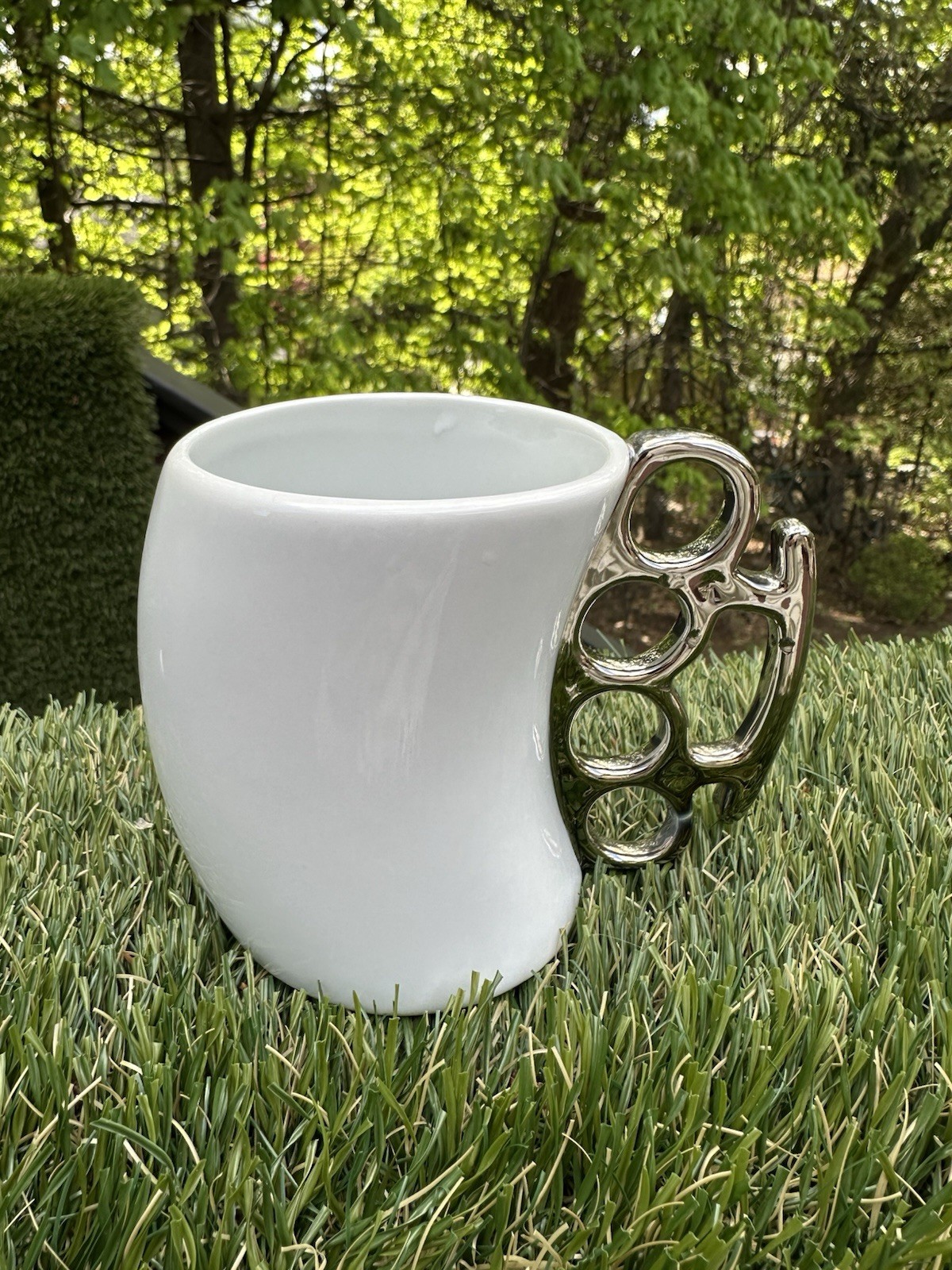 2009 Fred Knockout Chrome Brass Knuckle Handle White Coffee Mug Karich Design 4\ 2009 Fred Knockout Chrome Brass Knuckle Handle White Coffee Mug Karich Design 4\