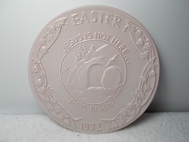 Vintage 1972 Frankoma Easter Jesus Is Not Here He Is Risen 7 1/2