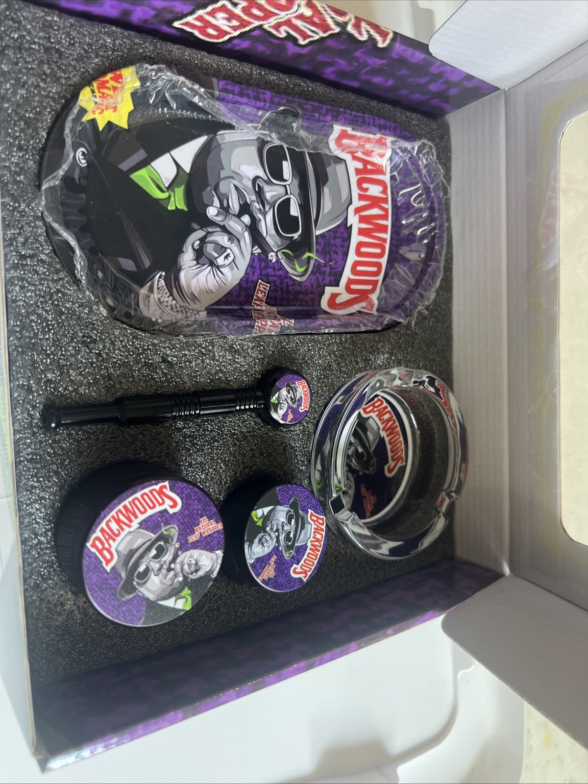 5 Pcs Smoker\'s Gift Set With Tray And Grinder famous rapper, Biggie Smalls