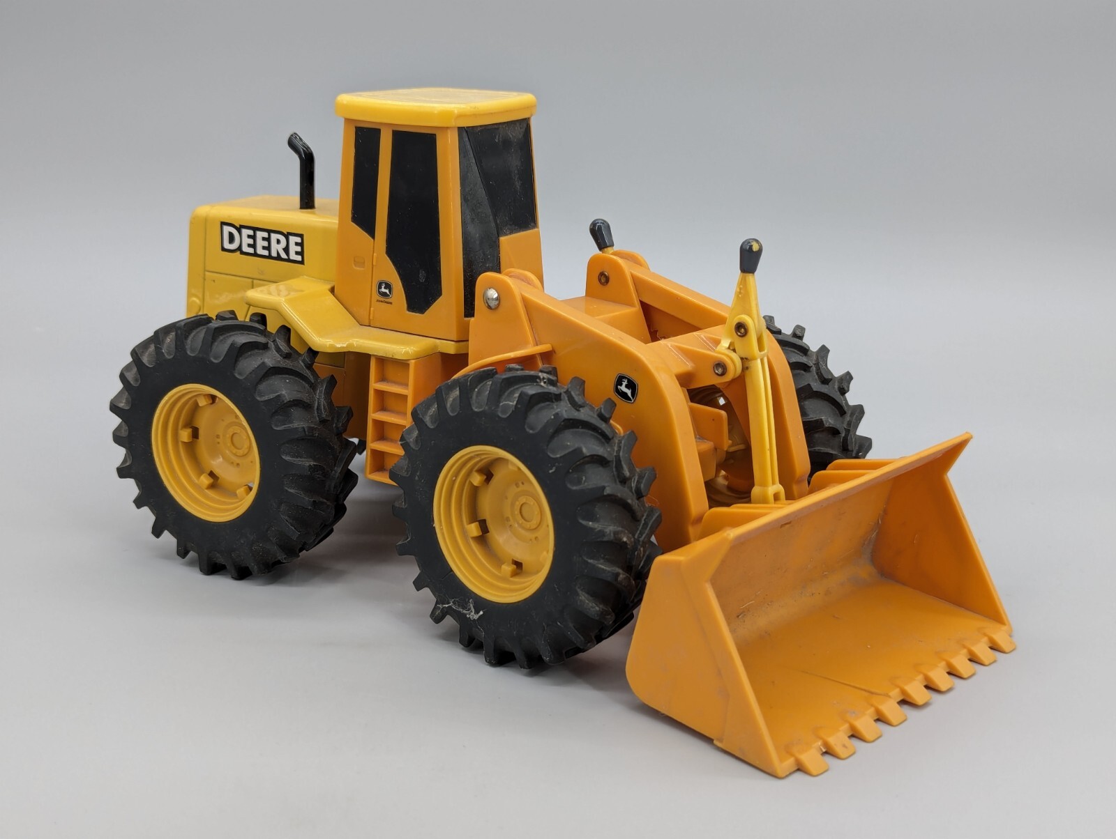 Ertl John Deere Articulated Front End Loader 308 5 SR00 Yellow 10.5\