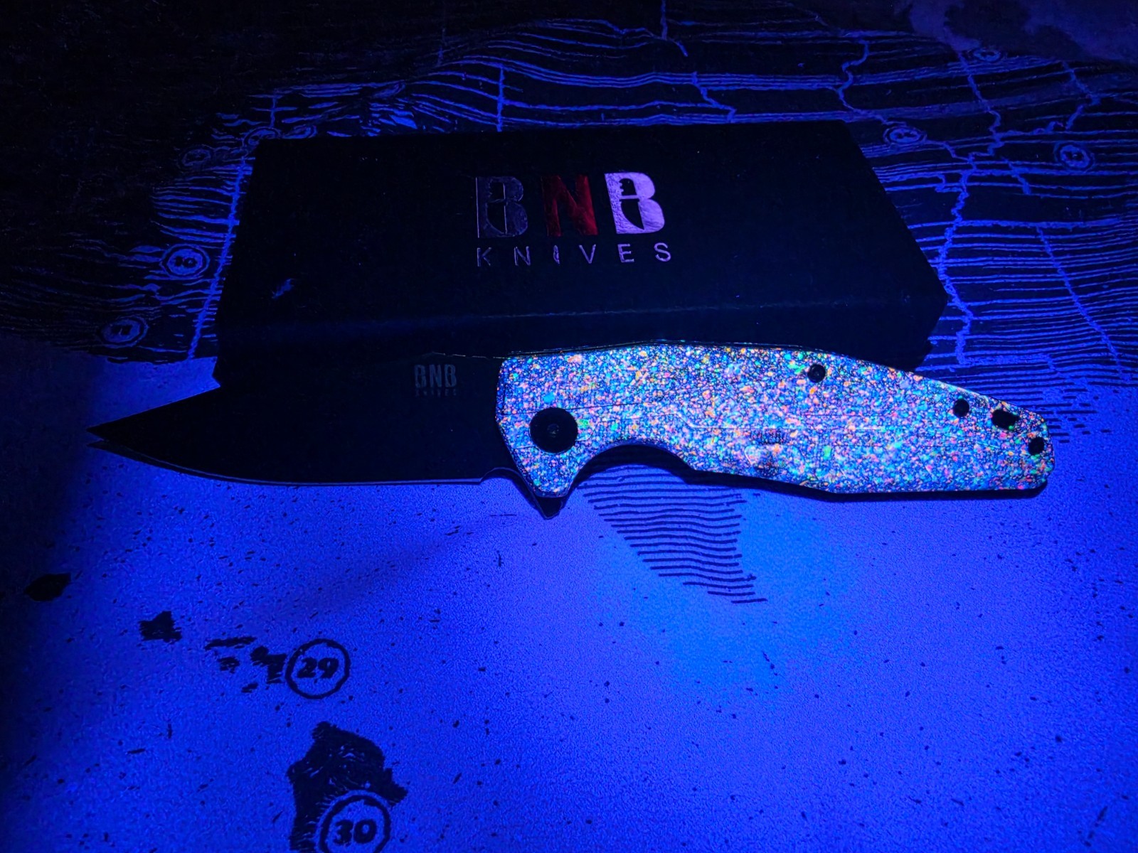 BNB UV reactive folding pocket knife
