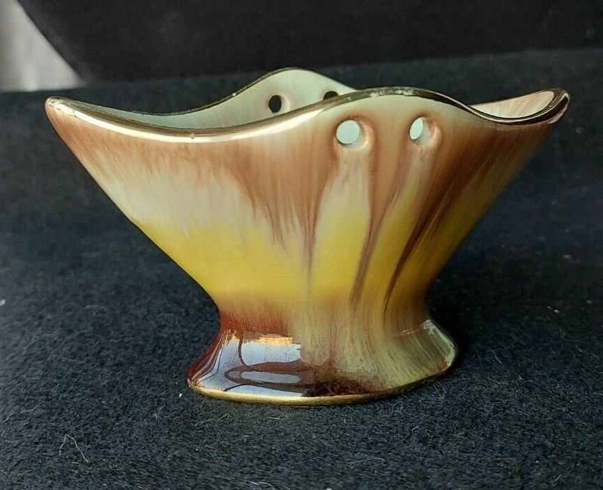 VINTAGE GERMANY 979 GOLD GILT, ART POTTERY BASKET. MISSING WICKER HANDLE